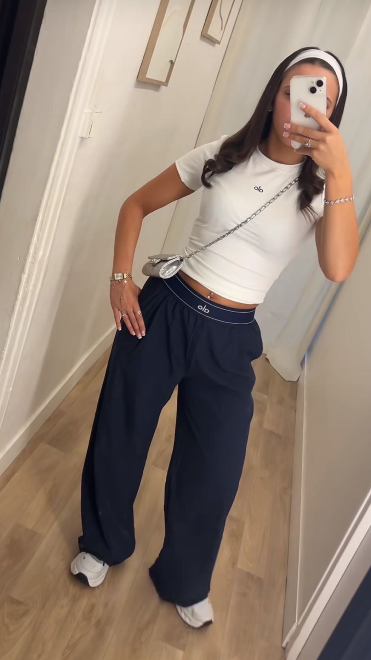 ensemble Alo Yoga t-shirt court et pantalon large